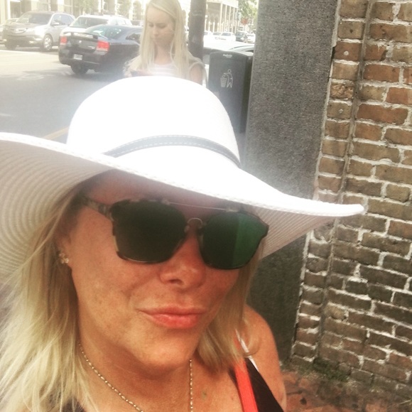 Meet your Posher, Tammy - Picture 2 of 4